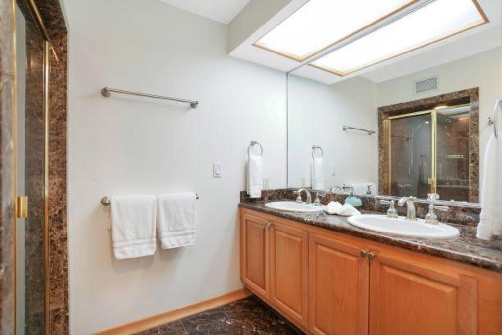 Apartment Luxury 2-story Oceanfront W/ Views & Pool *